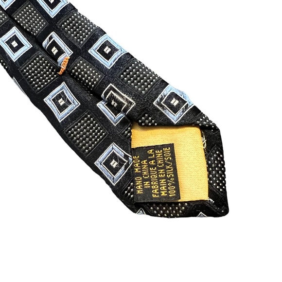 Donald Trump Signature Collection Tie Blue Square Pattern 100% Silk Clas… - Picture 3 of 4